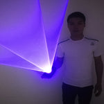 Laden Sie das Bild in den Galerie-Viewer.Blaue rotierende Laserhandschuhe Handheld Laserkanone LED Palm Gyro Licht Licht Pub Party Laser Show
